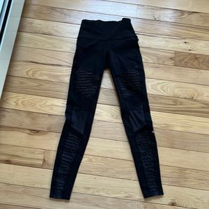 Alo Yoga HIGH-WAIST MOTO LEGGING - BLACK/BLACK GLOSSY XS